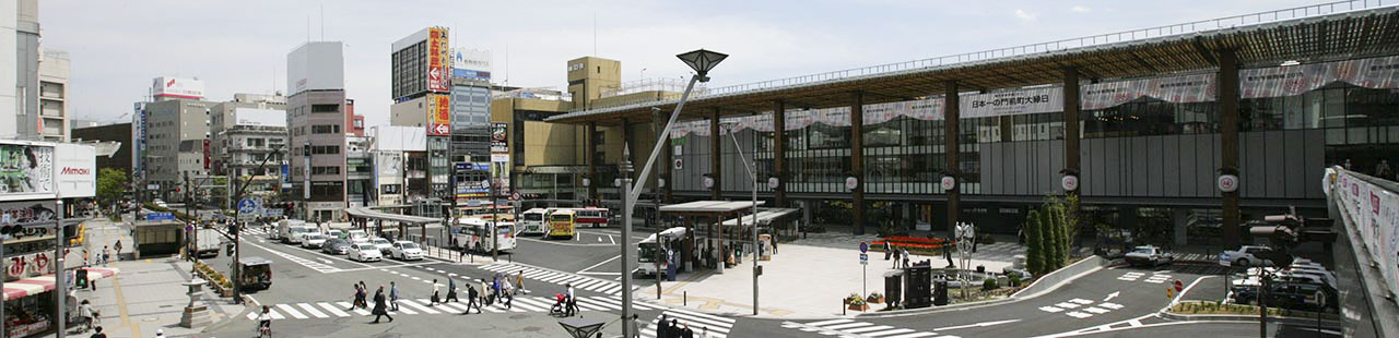 長野駅前、歩道橋より長野駅方向を望む